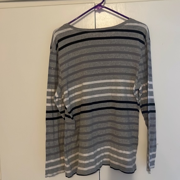 Old Navy long sleeved Tee - Picture 3 of 3